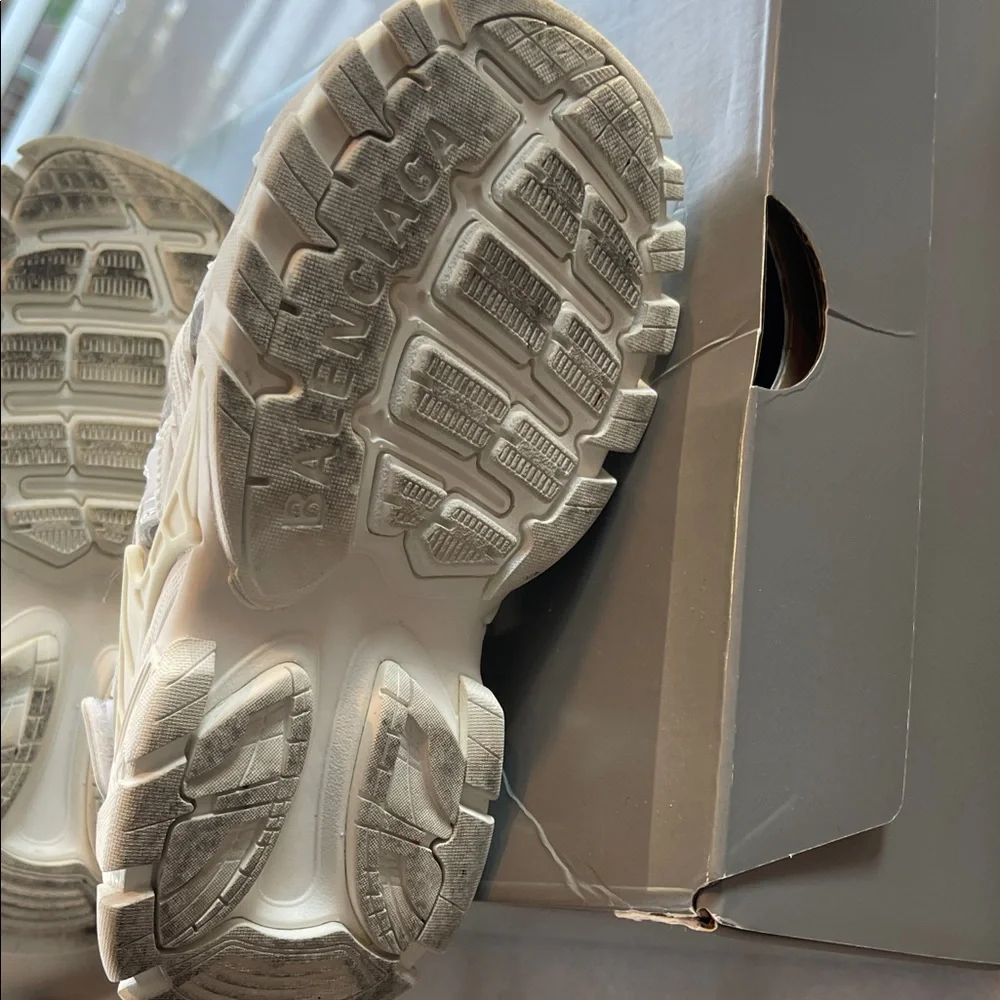 Balenciaga Kids Cream Sandals - Picture 6 of 7